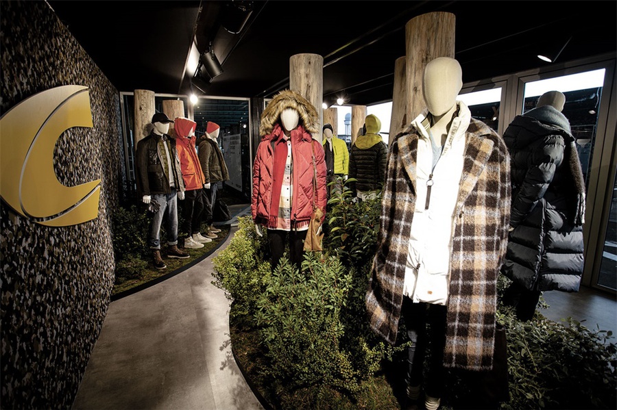 2020的這場時裝秋冬發(fā)布會活動策劃的那枚咸蛋黃很搶眼 - 第18張 - 會展活動策劃CCASY.COM 2020的這場時裝秋冬發(fā)布會活動策劃的那枚咸蛋黃很搶眼 - 第18張