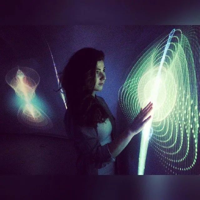 聽說這個時空交互式展覽活動策劃的裝置看起來像膜的洞穴 - 第2張 - 會展活動策劃CCASY.COM 聽說這個時空交互式展覽活動策劃的裝置看起來像膜的洞穴 - 第2張