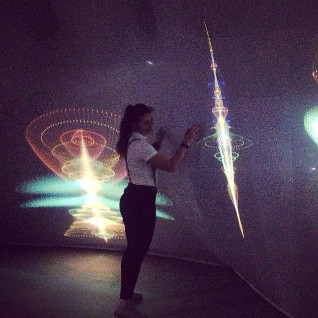 聽說這個時空交互式展覽活動策劃的裝置看起來像膜的洞穴 - 第6張 - 會展活動策劃CCASY.COM 聽說這個時空交互式展覽活動策劃的裝置看起來像膜的洞穴 - 第6張