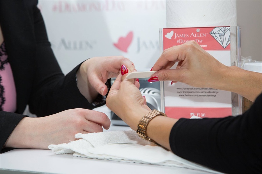 哥倫布環(huán)島的在線珠寶零售品牌線下快閃店活動(dòng)策劃太浪漫了 - 第21張 - 會(huì)展活動(dòng)策劃CCASY.COM 哥倫布環(huán)島的在線珠寶零售品牌線下快閃店活動(dòng)策劃太浪漫了 - 第21張