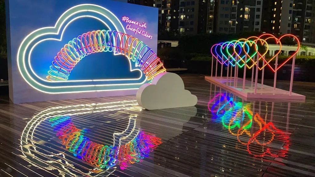 中秋節(jié)這波彩虹美陳展覽活動裝置日與夜各有絢麗姿態(tài) - 第1張 - 會展活動策劃CCASY.COM 中秋節(jié)這波彩虹美陳展覽活動裝置日與夜各有絢麗姿態(tài) - 第1張