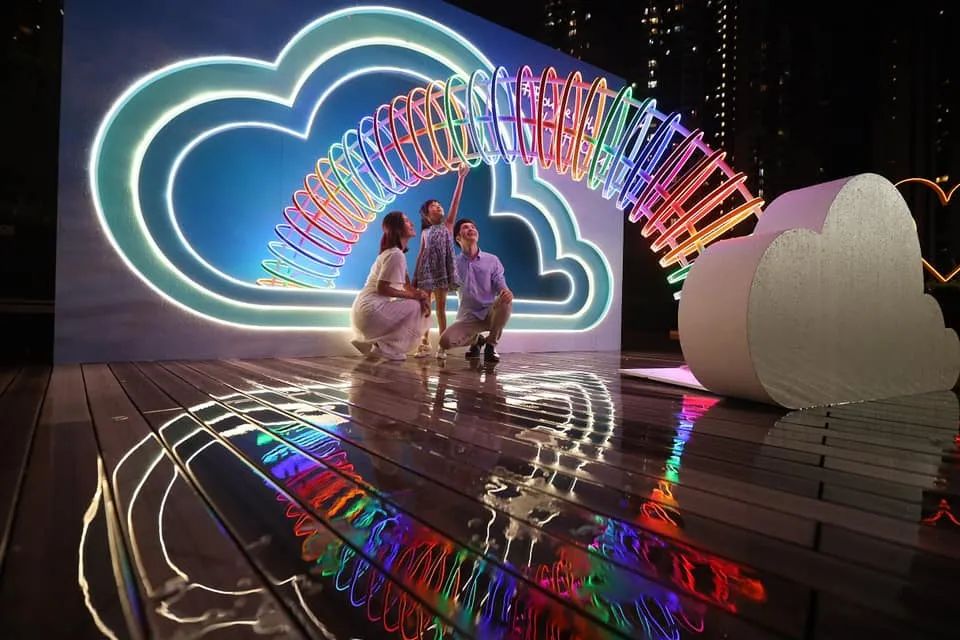 中秋節(jié)這波彩虹美陳展覽活動裝置日與夜各有絢麗姿態(tài) - 第2張 - 會展活動策劃CCASY.COM 中秋節(jié)這波彩虹美陳展覽活動裝置日與夜各有絢麗姿態(tài) - 第2張