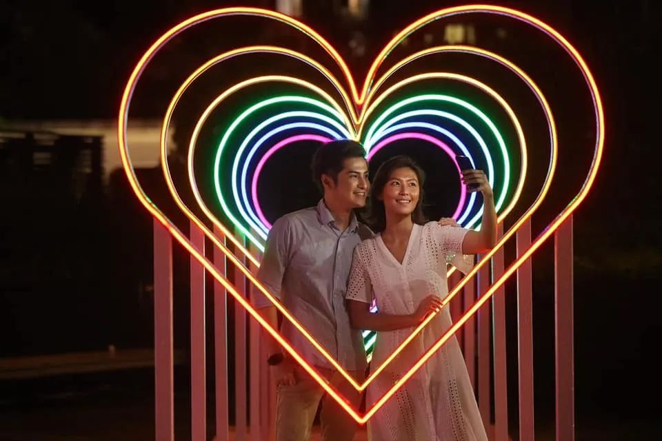 中秋節(jié)這波彩虹美陳展覽活動裝置日與夜各有絢麗姿態(tài) - 第6張 - 會展活動策劃CCASY.COM 中秋節(jié)這波彩虹美陳展覽活動裝置日與夜各有絢麗姿態(tài) - 第6張