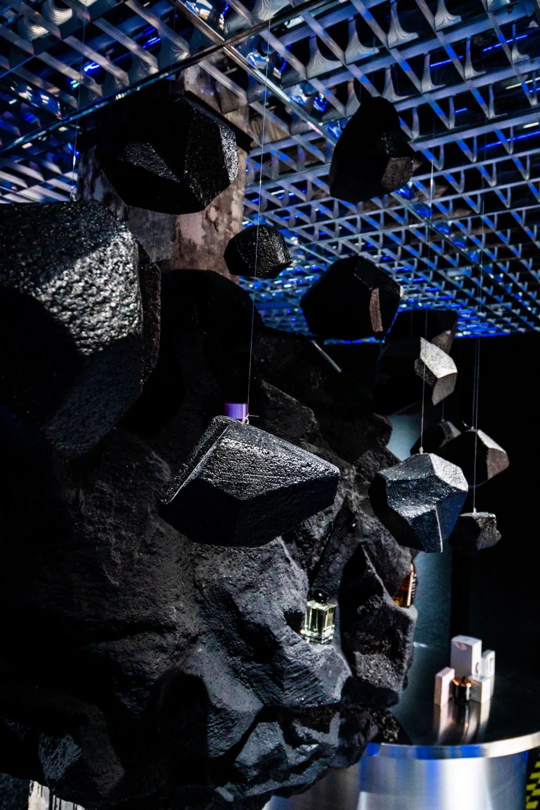 賽博朋克的快閃活動(dòng)策劃要你欣賞星球墜入地球的平行宇宙世界 - 第5張 - 會(huì)展活動(dòng)策劃CCASY.COM 賽博朋克的快閃活動(dòng)策劃要你欣賞星球墜入地球的平行宇宙世界 - 第5張