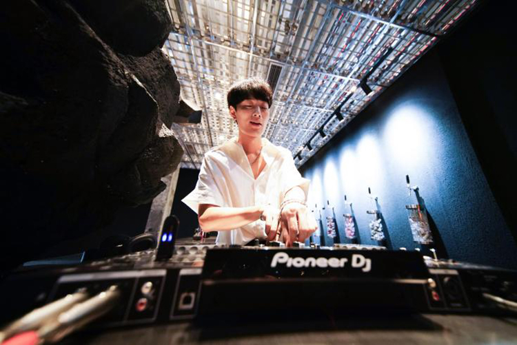 賽博朋克的快閃活動(dòng)策劃要你欣賞星球墜入地球的平行宇宙世界 - 第14張 - 會(huì)展活動(dòng)策劃CCASY.COM 賽博朋克的快閃活動(dòng)策劃要你欣賞星球墜入地球的平行宇宙世界 - 第14張