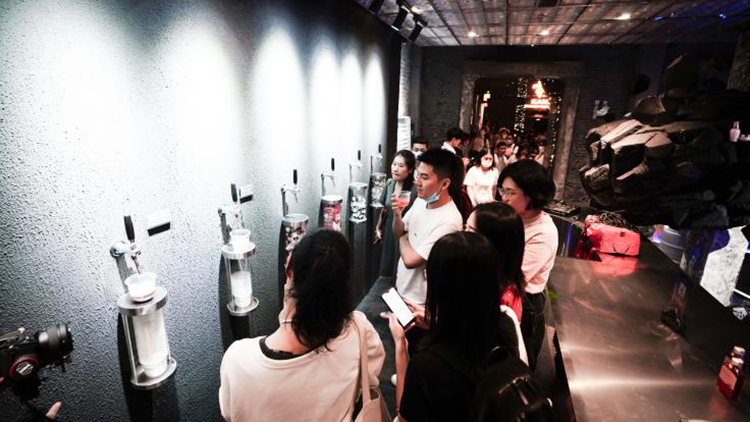 賽博朋克的快閃活動(dòng)策劃要你欣賞星球墜入地球的平行宇宙世界 - 第15張 - 會(huì)展活動(dòng)策劃CCASY.COM 賽博朋克的快閃活動(dòng)策劃要你欣賞星球墜入地球的平行宇宙世界 - 第15張