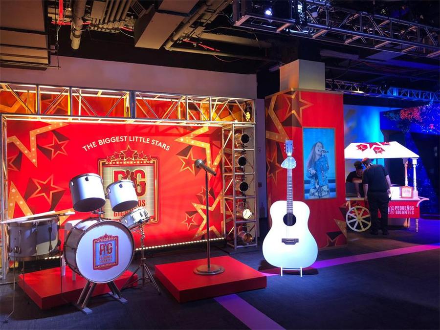 媒體視頻類(lèi)產(chǎn)品推介會(huì)活動(dòng)策劃連最礙事的珠子都變得十分炫酷 - 第16張 - 會(huì)展活動(dòng)策劃CCASY.COM 媒體視頻類(lèi)產(chǎn)品推介會(huì)活動(dòng)策劃連最礙事的珠子都變得十分炫酷 - 第16張