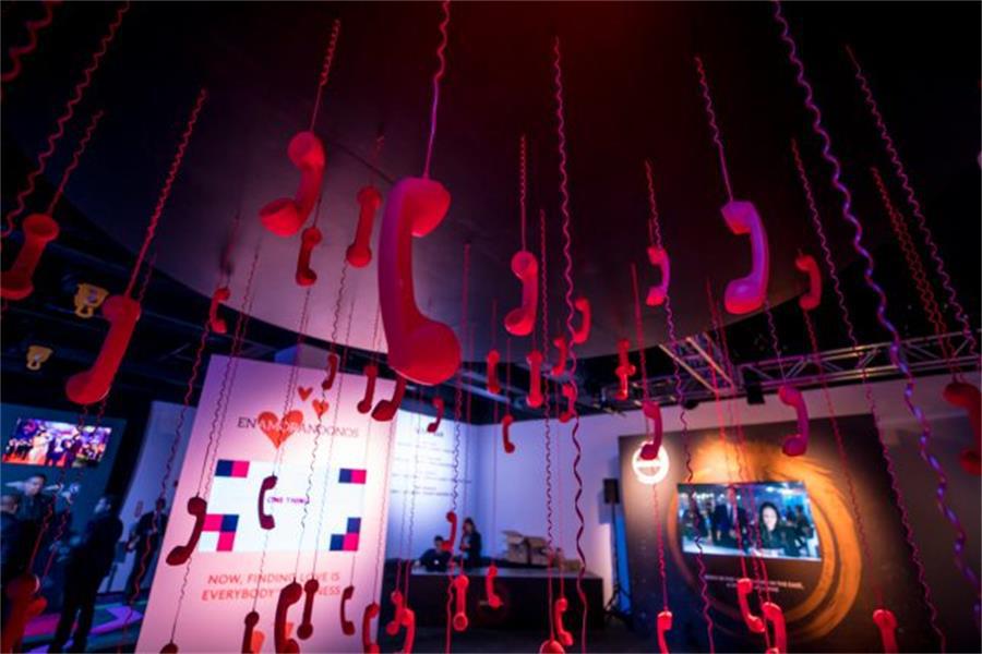 媒體視頻類(lèi)產(chǎn)品推介會(huì)活動(dòng)策劃連最礙事的珠子都變得十分炫酷 - 第20張 - 會(huì)展活動(dòng)策劃CCASY.COM 媒體視頻類(lèi)產(chǎn)品推介會(huì)活動(dòng)策劃連最礙事的珠子都變得十分炫酷 - 第20張