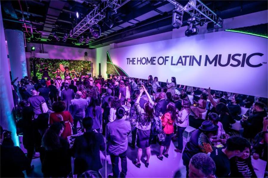 媒體視頻類(lèi)產(chǎn)品推介會(huì)活動(dòng)策劃連最礙事的珠子都變得十分炫酷 - 第29張 - 會(huì)展活動(dòng)策劃CCASY.COM 媒體視頻類(lèi)產(chǎn)品推介會(huì)活動(dòng)策劃連最礙事的珠子都變得十分炫酷 - 第29張