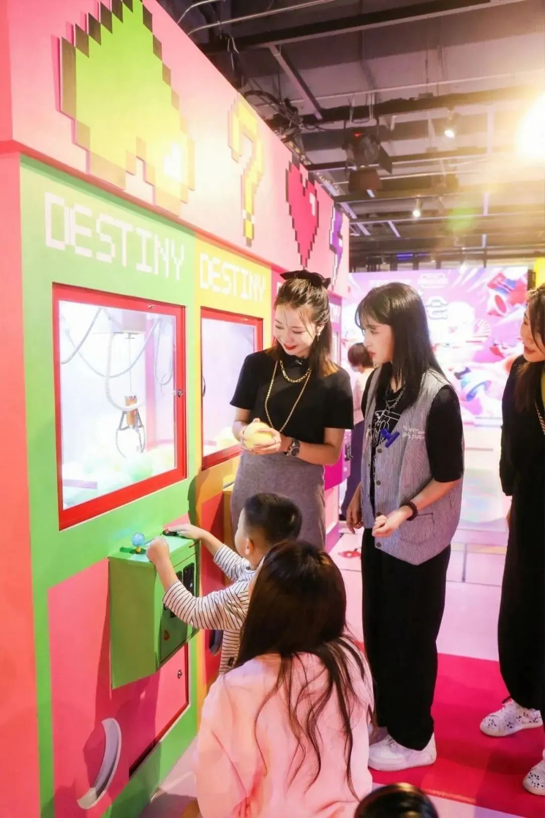 天貓雙十一預售選品快閃店活動策劃滿屏的珊瑚紅太震撼了 - 第6張 - 會展活動策劃CCASY.COM 天貓雙十一預售選品快閃店活動策劃滿屏的珊瑚紅太震撼了 - 第6張