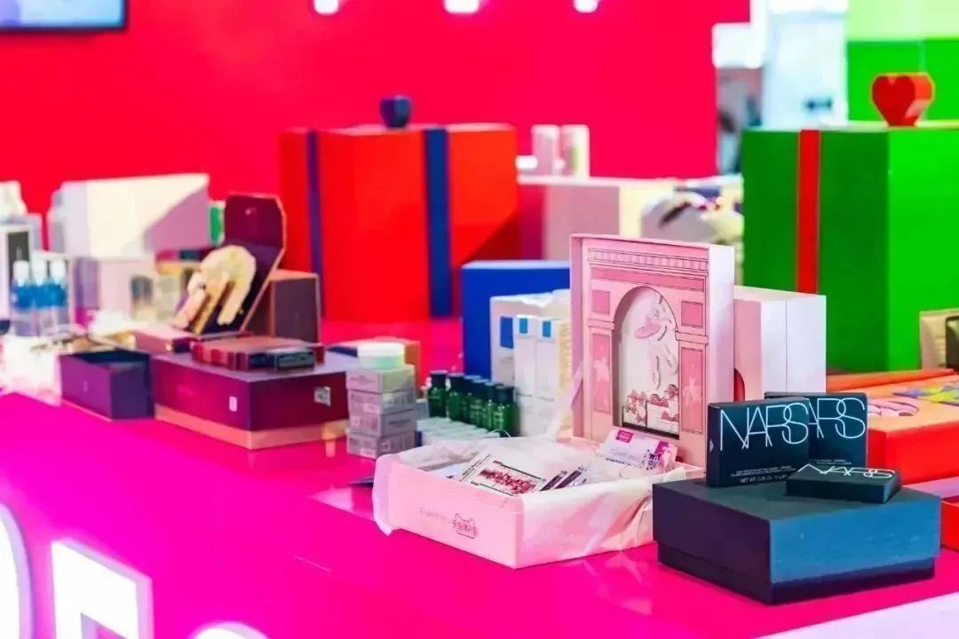 天貓雙十一預售選品快閃店活動策劃滿屏的珊瑚紅太震撼了 - 第9張 - 會展活動策劃CCASY.COM 天貓雙十一預售選品快閃店活動策劃滿屏的珊瑚紅太震撼了 - 第9張