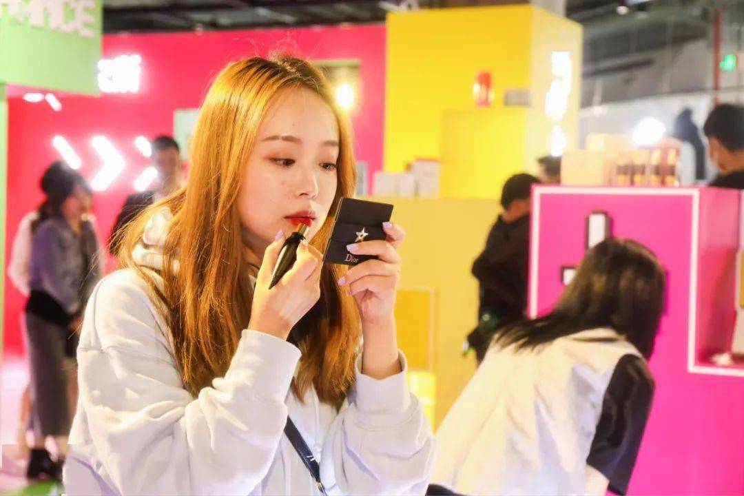 天貓雙十一預售選品快閃店活動策劃滿屏的珊瑚紅太震撼了 - 第31張 - 會展活動策劃CCASY.COM 天貓雙十一預售選品快閃店活動策劃滿屏的珊瑚紅太震撼了 - 第31張