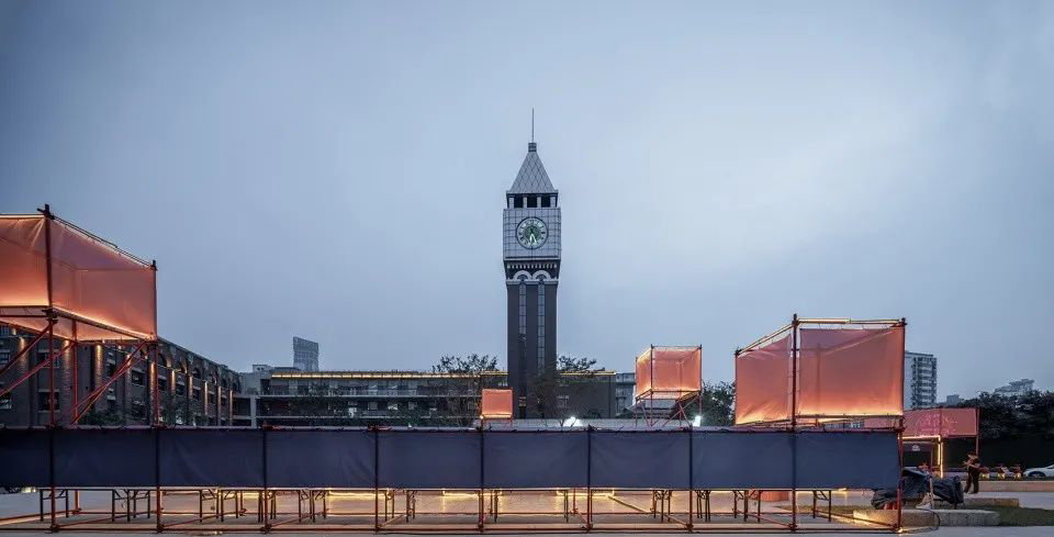 百年歷史建筑包圍中的快閃市集活動策劃是現(xiàn)代與古典的對比并置 - 第5張 - 會展活動策劃CCASY.COM 百年歷史建筑包圍中的快閃市集活動策劃是現(xiàn)代與古典的對比并置 - 第5張