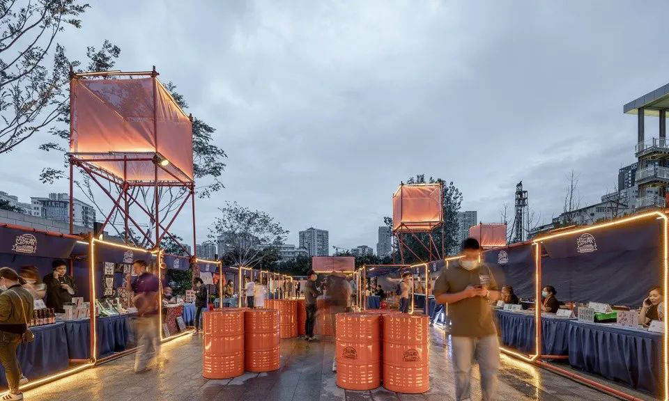 百年歷史建筑包圍中的快閃市集活動策劃是現(xiàn)代與古典的對比并置 - 第9張 - 會展活動策劃CCASY.COM 百年歷史建筑包圍中的快閃市集活動策劃是現(xiàn)代與古典的對比并置 - 第9張