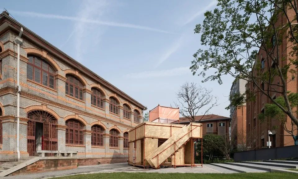 百年歷史建筑包圍中的快閃市集活動策劃是現(xiàn)代與古典的對比并置 - 第20張 - 會展活動策劃CCASY.COM 百年歷史建筑包圍中的快閃市集活動策劃是現(xiàn)代與古典的對比并置 - 第20張