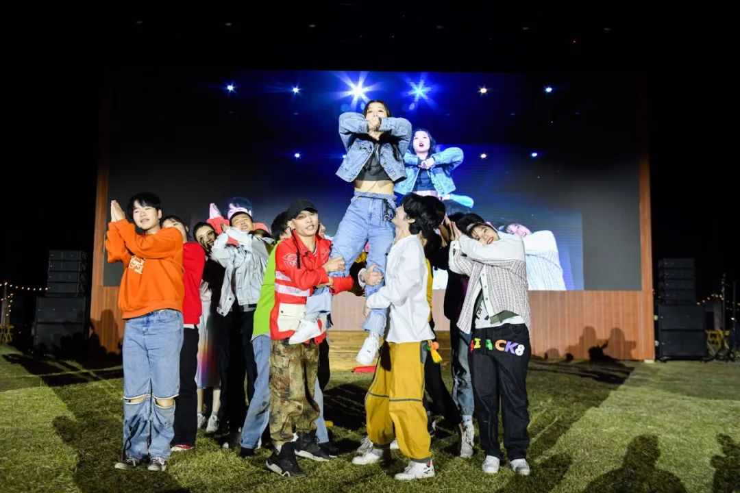 上汽大通的房車發(fā)布會(huì)活動(dòng)策劃了一場(chǎng)沉浸式的全系房車活動(dòng) - 第28張 - 會(huì)展活動(dòng)策劃CCASY.COM 上汽大通的房車發(fā)布會(huì)活動(dòng)策劃了一場(chǎng)沉浸式的全系房車活動(dòng) - 第28張