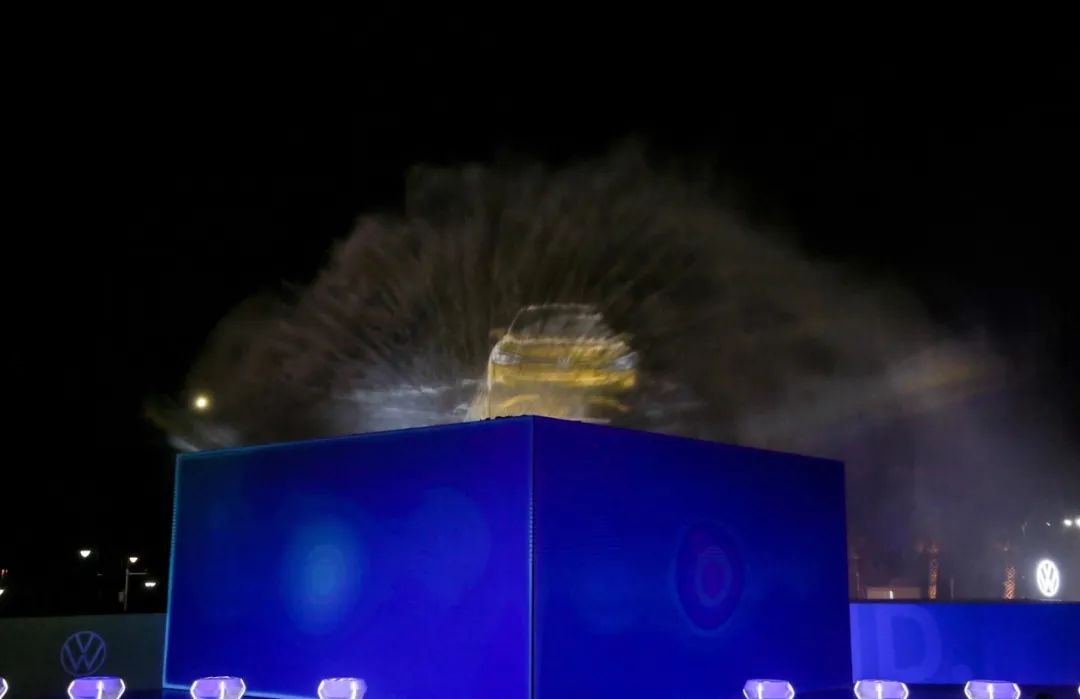 上汽大眾三城同步的新車(chē)亮相活動(dòng)策劃視覺(jué)沖擊力太震撼了 - 第14張 - 會(huì)展活動(dòng)策劃CCASY.COM 上汽大眾三城同步的新車(chē)亮相活動(dòng)策劃視覺(jué)沖擊力太震撼了 - 第14張