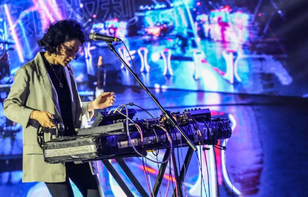 上汽大眾三城同步的新車(chē)亮相活動(dòng)策劃視覺(jué)沖擊力太震撼了 - 第20張 - 會(huì)展活動(dòng)策劃CCASY.COM 上汽大眾三城同步的新車(chē)亮相活動(dòng)策劃視覺(jué)沖擊力太震撼了 - 第20張