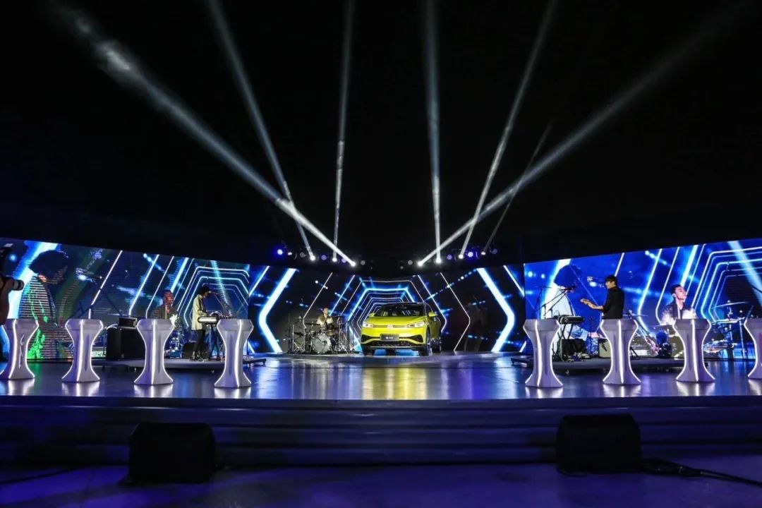 上汽大眾三城同步的新車(chē)亮相活動(dòng)策劃視覺(jué)沖擊力太震撼了 - 第21張 - 會(huì)展活動(dòng)策劃CCASY.COM 上汽大眾三城同步的新車(chē)亮相活動(dòng)策劃視覺(jué)沖擊力太震撼了 - 第21張