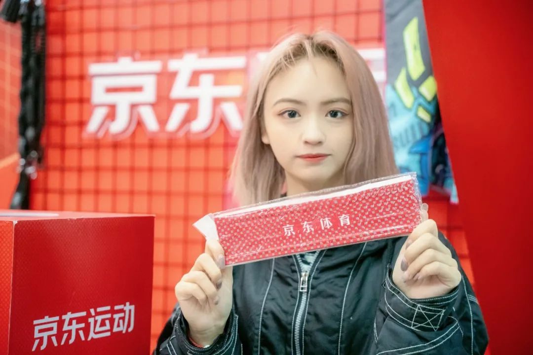 京東運(yùn)動(dòng)「卡路里儲(chǔ)蓄社」快閃店活動(dòng)策劃猶如變形金剛般炫酷 - 第10張 - 會(huì)展活動(dòng)策劃CCASY.COM 京東運(yùn)動(dòng)「卡路里儲(chǔ)蓄社」快閃店活動(dòng)策劃猶如變形金剛般炫酷 - 第10張