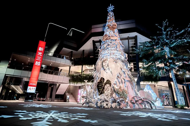 XMAS耶誕奇幻之森主題圣誕活動策劃美陳設(shè)計，17米雪白圣誕樹超美