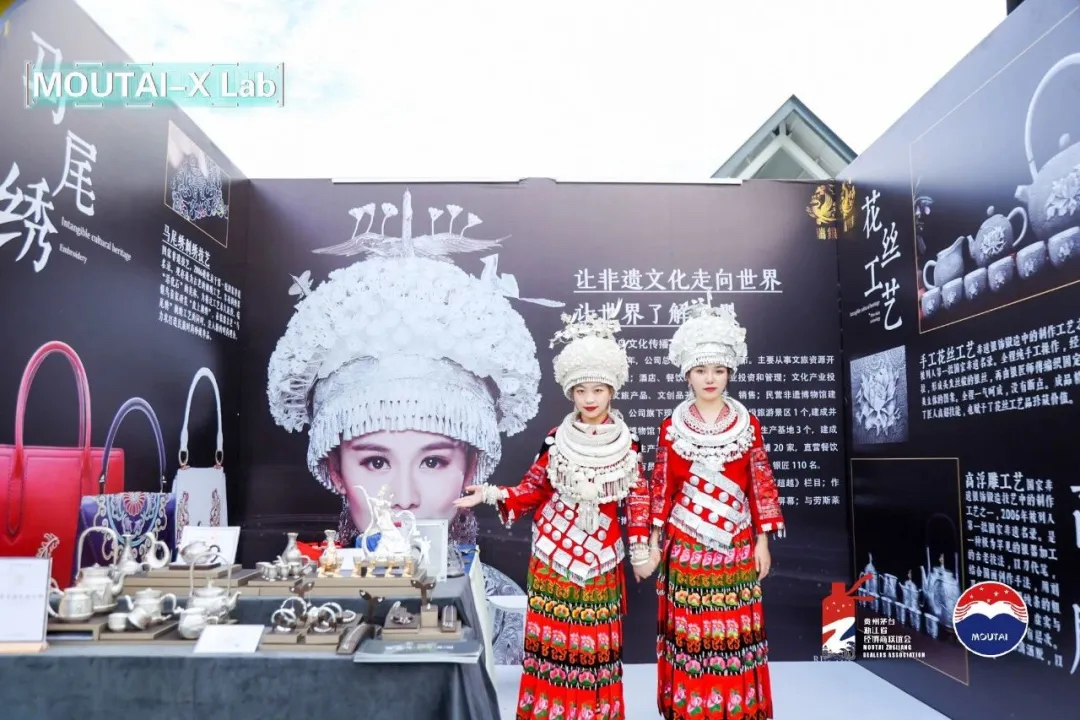 茅臺(tái)文化夜光嘉年華活動(dòng)策劃直接把「飛碟」搬到了現(xiàn)場(chǎng) - 第13張 - 會(huì)展活動(dòng)策劃CCASY.COM 茅臺(tái)文化夜光嘉年華活動(dòng)策劃直接把「飛碟」搬到了現(xiàn)場(chǎng) - 第13張