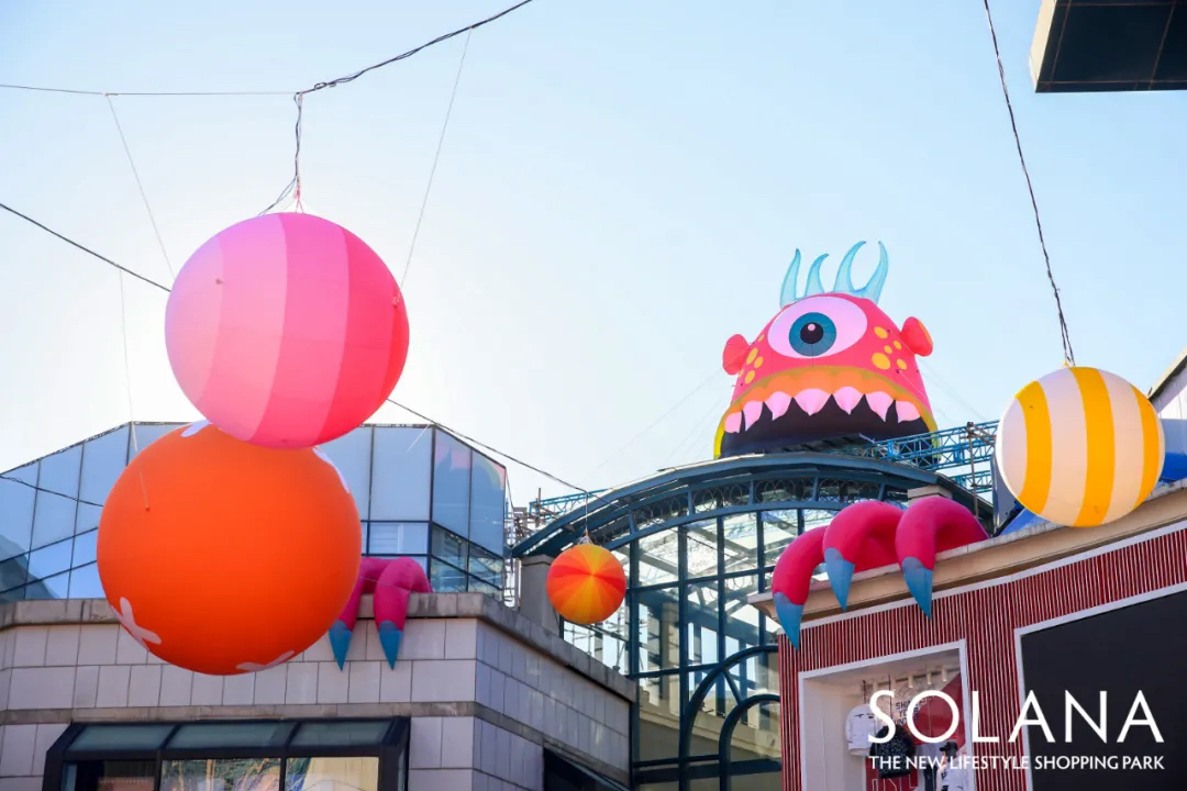 聽說今年的藍色港灣燈光節(jié)活動策劃被一群怪獸占據(jù)了風(fēng)頭 - 第1張 - 會展活動策劃CCASY.COM 聽說今年的藍色港灣燈光節(jié)活動策劃被一群怪獸占據(jù)了風(fēng)頭 - 第1張