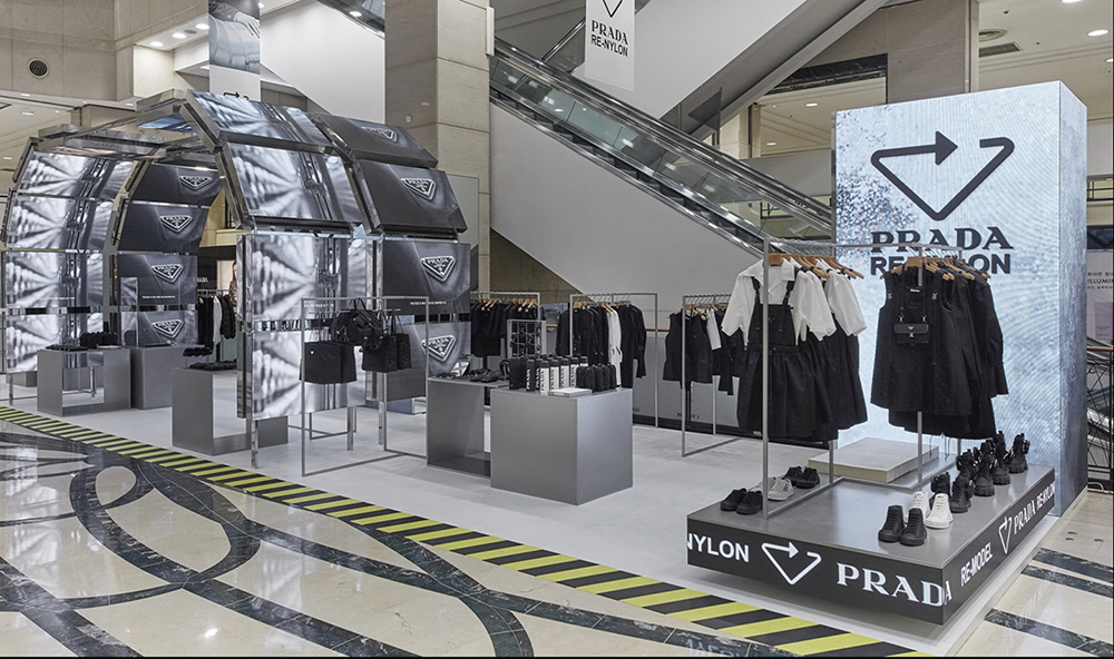 Prada再生尼龍系列快閃店活動策劃再現(xiàn)“再生尼龍”沉浸體驗 - 第4張 - 會展活動策劃CCASY.COM Prada再生尼龍系列快閃店活動策劃再現(xiàn)“再生尼龍”沉浸體驗 - 第4張