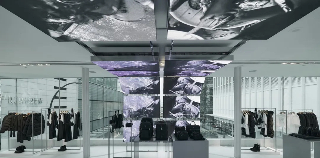 Prada再生尼龍系列快閃店活動策劃再現(xiàn)“再生尼龍”沉浸體驗 - 第7張 - 會展活動策劃CCASY.COM Prada再生尼龍系列快閃店活動策劃再現(xiàn)“再生尼龍”沉浸體驗 - 第7張