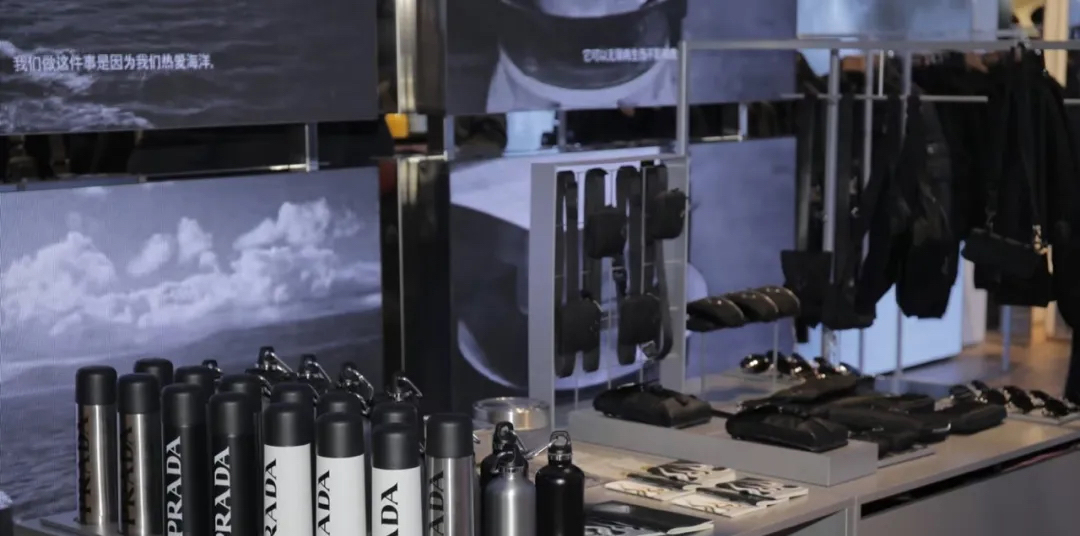 Prada再生尼龍系列快閃店活動策劃再現(xiàn)“再生尼龍”沉浸體驗 - 第9張 - 會展活動策劃CCASY.COM Prada再生尼龍系列快閃店活動策劃再現(xiàn)“再生尼龍”沉浸體驗 - 第9張