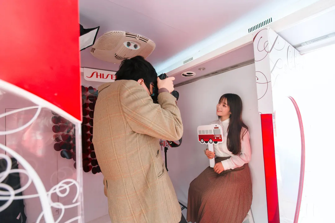 武漢介個敲大大大大禮盒的快閃活動策劃潤濕了大眾的眼眶 - 第31張 - 會展活動策劃CCASY.COM 武漢介個敲大大大大禮盒的快閃活動策劃潤濕了大眾的眼眶 - 第31張