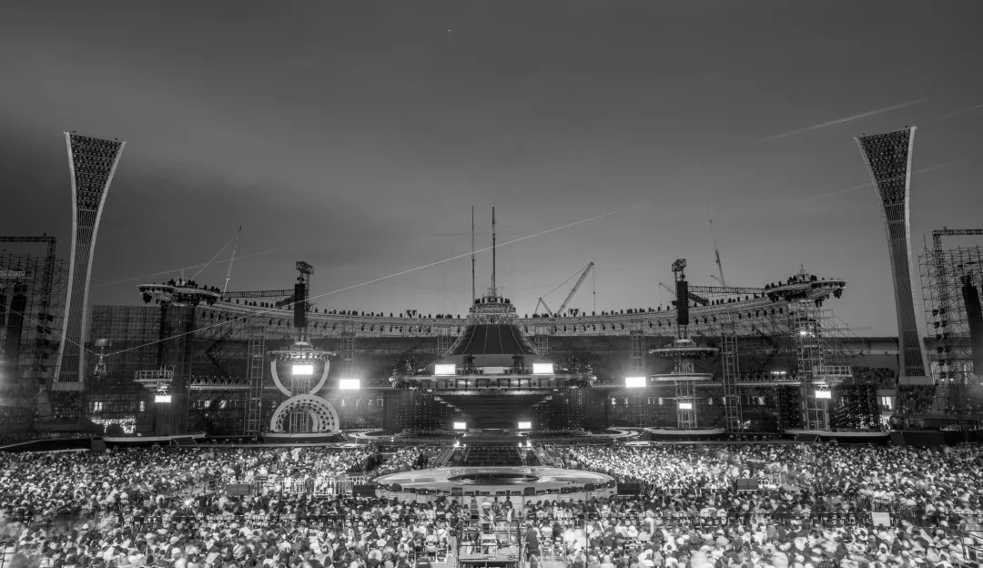 湖南衛(wèi)視今年的跨年演唱會活動策劃的「未來城」舞美太震撼了 - 第7張 - 會展活動策劃CCASY.COM 湖南衛(wèi)視今年的跨年演唱會活動策劃的「未來城」舞美太震撼了 - 第7張