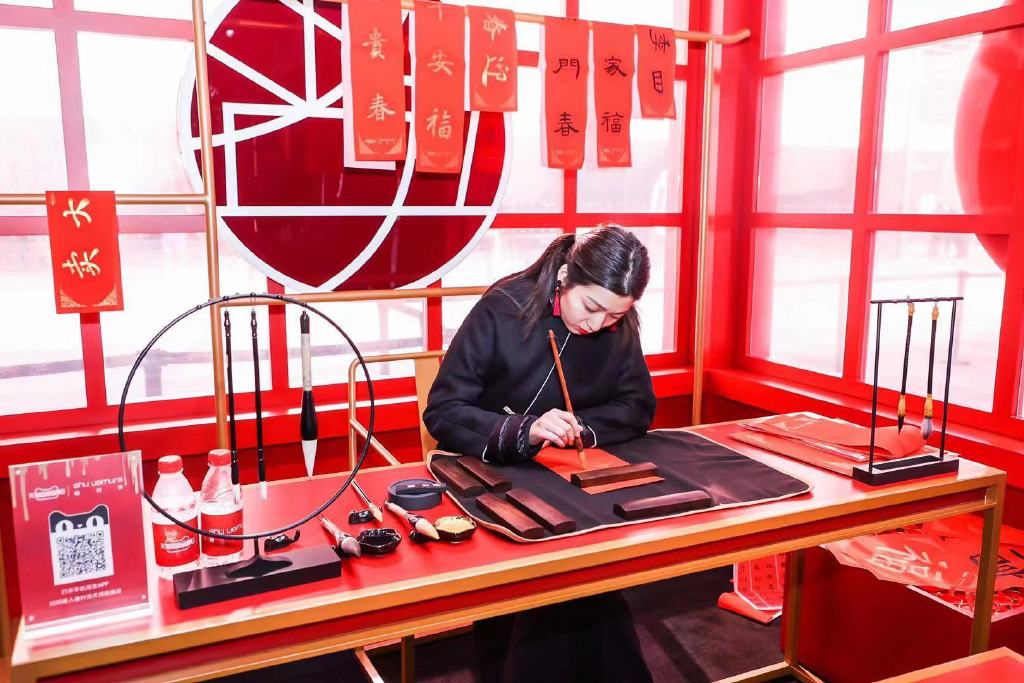 紅金輝映 萬里挑一|植村秀攜手天貓超級品牌日快閃活動策劃高調(diào)迎新 - 第9張 - 會展活動策劃CCASY.COM 紅金輝映 萬里挑一|植村秀攜手天貓超級品牌日快閃活動策劃高調(diào)迎新 - 第9張