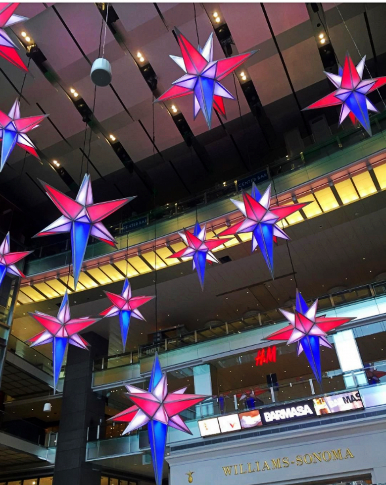 Holiday Under the Stars大型燈光秀活動(dòng)策劃的12顆星星很耀眼 - 第6張 - 會(huì)展活動(dòng)策劃CCASY.COM Holiday Under the Stars大型燈光秀活動(dòng)策劃的12顆星星很耀眼 - 第6張