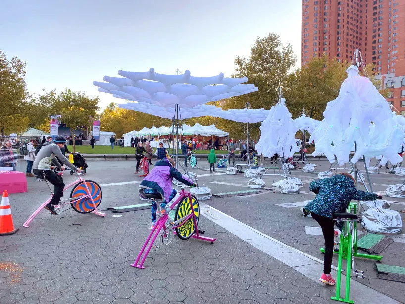 互動燈光裝置活動策劃的「失落傘」集體改造了霓虹燈色的雕塑樹林 - 第10張 - 會展活動策劃CCASY.COM 互動燈光裝置活動策劃的「失落傘」集體改造了霓虹燈色的雕塑樹林 - 第10張