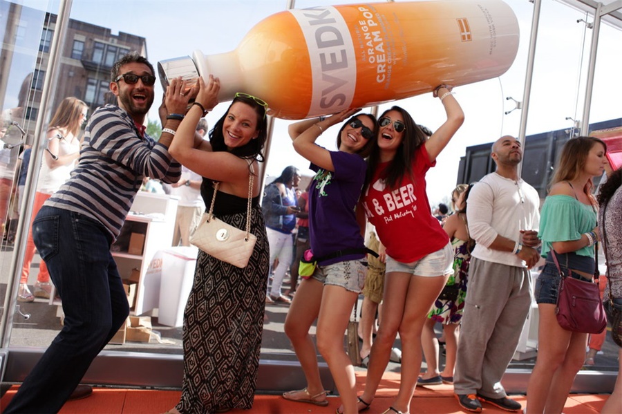 伏特加體驗式營銷活動策劃未來風(fēng)格和交互式物理空間強強加持 - 第4張 - 會展活動策劃CCASY.COM 伏特加體驗式營銷活動策劃未來風(fēng)格和交互式物理空間強強加持 - 第4張