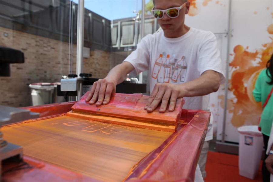 伏特加體驗式營銷活動策劃未來風(fēng)格和交互式物理空間強強加持 - 第6張 - 會展活動策劃CCASY.COM 伏特加體驗式營銷活動策劃未來風(fēng)格和交互式物理空間強強加持 - 第6張