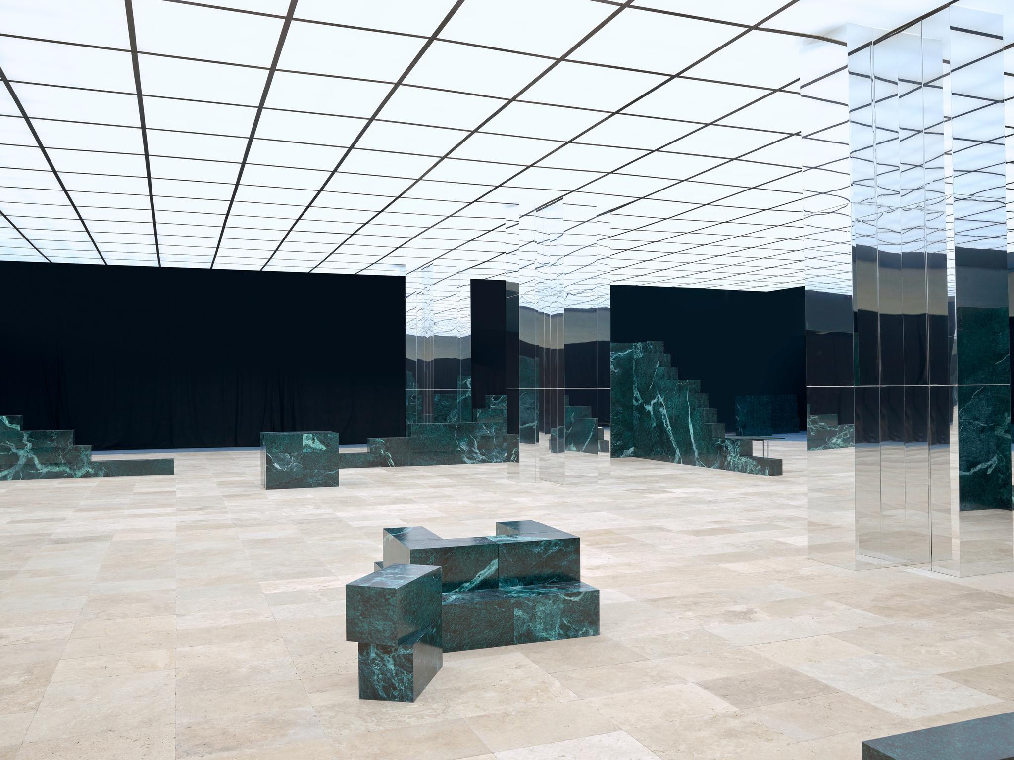 Louis Vuitton 2021秋冬男裝發(fā)布活動(dòng)策劃講述著沒(méi)有一個(gè)角色應(yīng)該被定義 - 第2張 - 會(huì)展活動(dòng)策劃CCASY.COM Louis Vuitton 2021秋冬男裝發(fā)布活動(dòng)策劃講述著沒(méi)有一個(gè)角色應(yīng)該被定義 - 第2張