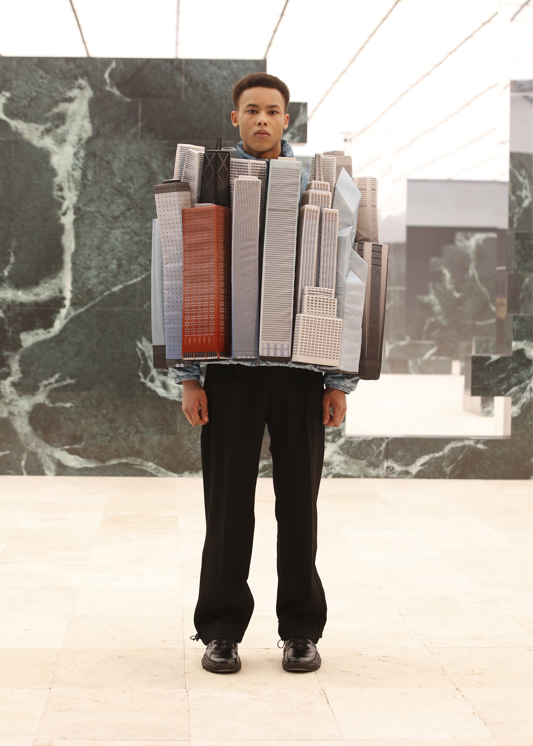 Louis Vuitton 2021秋冬男裝發(fā)布活動(dòng)策劃講述著沒(méi)有一個(gè)角色應(yīng)該被定義 - 第32張 - 會(huì)展活動(dòng)策劃CCASY.COM Louis Vuitton 2021秋冬男裝發(fā)布活動(dòng)策劃講述著沒(méi)有一個(gè)角色應(yīng)該被定義 - 第32張