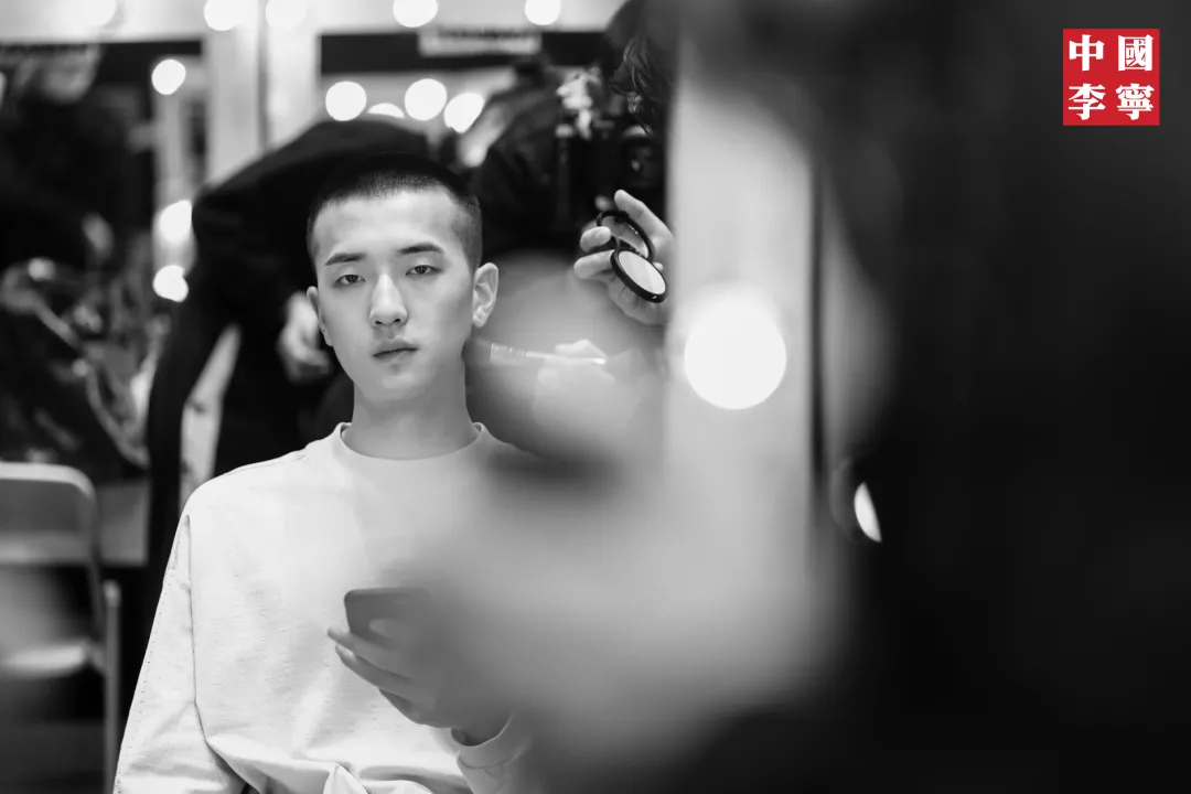 李寧2021秋冬潮流發(fā)布會(huì)活動(dòng)策劃更像一場(chǎng)沉浸式體驗(yàn)空間的對(duì)話 - 第7張 - 會(huì)展活動(dòng)策劃CCASY.COM 李寧2021秋冬潮流發(fā)布會(huì)活動(dòng)策劃更像一場(chǎng)沉浸式體驗(yàn)空間的對(duì)話 - 第7張