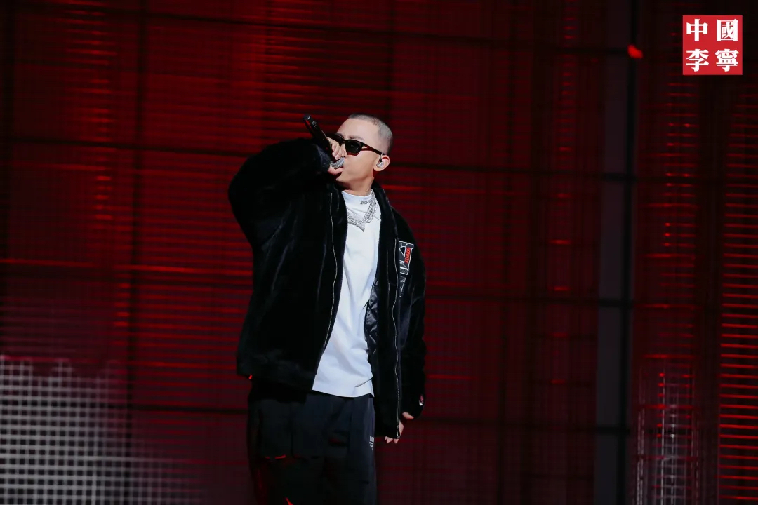 李寧2021秋冬潮流發(fā)布會(huì)活動(dòng)策劃更像一場(chǎng)沉浸式體驗(yàn)空間的對(duì)話 - 第12張 - 會(huì)展活動(dòng)策劃CCASY.COM 李寧2021秋冬潮流發(fā)布會(huì)活動(dòng)策劃更像一場(chǎng)沉浸式體驗(yàn)空間的對(duì)話 - 第12張