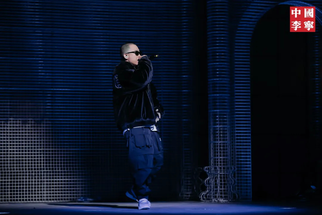 李寧2021秋冬潮流發(fā)布會(huì)活動(dòng)策劃更像一場(chǎng)沉浸式體驗(yàn)空間的對(duì)話 - 第13張 - 會(huì)展活動(dòng)策劃CCASY.COM 李寧2021秋冬潮流發(fā)布會(huì)活動(dòng)策劃更像一場(chǎng)沉浸式體驗(yàn)空間的對(duì)話 - 第13張