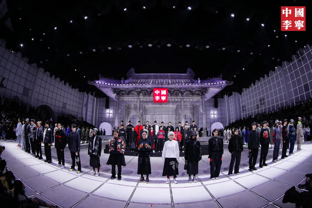 李寧2021秋冬潮流發(fā)布會(huì)活動(dòng)策劃更像一場(chǎng)沉浸式體驗(yàn)空間的對(duì)話 - 第14張 - 會(huì)展活動(dòng)策劃CCASY.COM 李寧2021秋冬潮流發(fā)布會(huì)活動(dòng)策劃更像一場(chǎng)沉浸式體驗(yàn)空間的對(duì)話 - 第14張