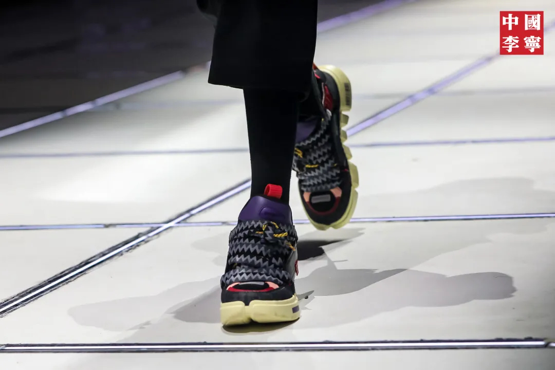 李寧2021秋冬潮流發(fā)布會(huì)活動(dòng)策劃更像一場(chǎng)沉浸式體驗(yàn)空間的對(duì)話 - 第28張 - 會(huì)展活動(dòng)策劃CCASY.COM 李寧2021秋冬潮流發(fā)布會(huì)活動(dòng)策劃更像一場(chǎng)沉浸式體驗(yàn)空間的對(duì)話 - 第28張