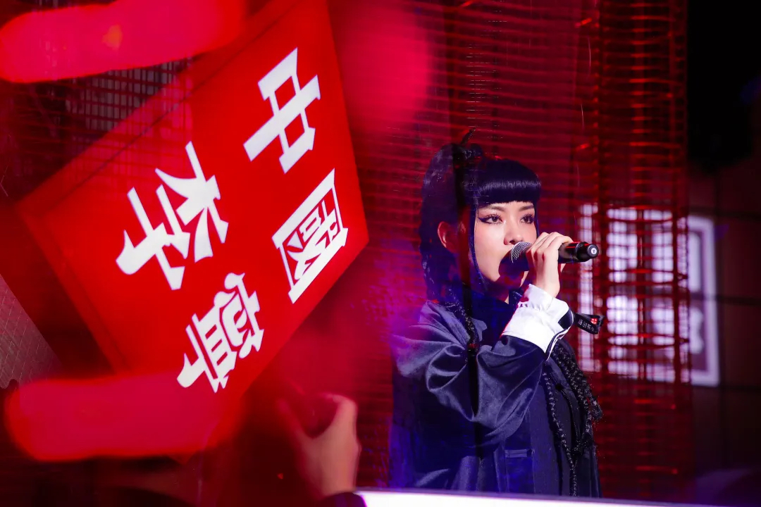 李寧2021秋冬潮流發(fā)布會(huì)活動(dòng)策劃更像一場(chǎng)沉浸式體驗(yàn)空間的對(duì)話 - 第31張 - 會(huì)展活動(dòng)策劃CCASY.COM 李寧2021秋冬潮流發(fā)布會(huì)活動(dòng)策劃更像一場(chǎng)沉浸式體驗(yàn)空間的對(duì)話 - 第31張