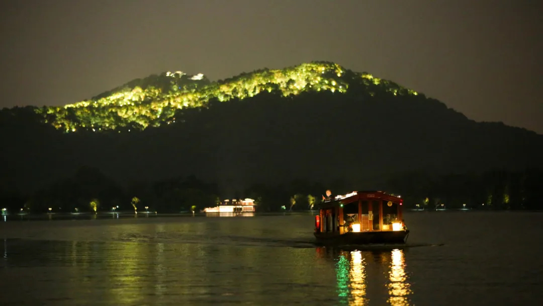 梅賽德斯-邁巴赫至臻品鑒活動(dòng)策劃詮釋以「禮」為尊的時(shí)代之華 - 第18張 - 會(huì)展活動(dòng)策劃CCASY.COM 梅賽德斯-邁巴赫至臻品鑒活動(dòng)策劃詮釋以「禮」為尊的時(shí)代之華 - 第18張