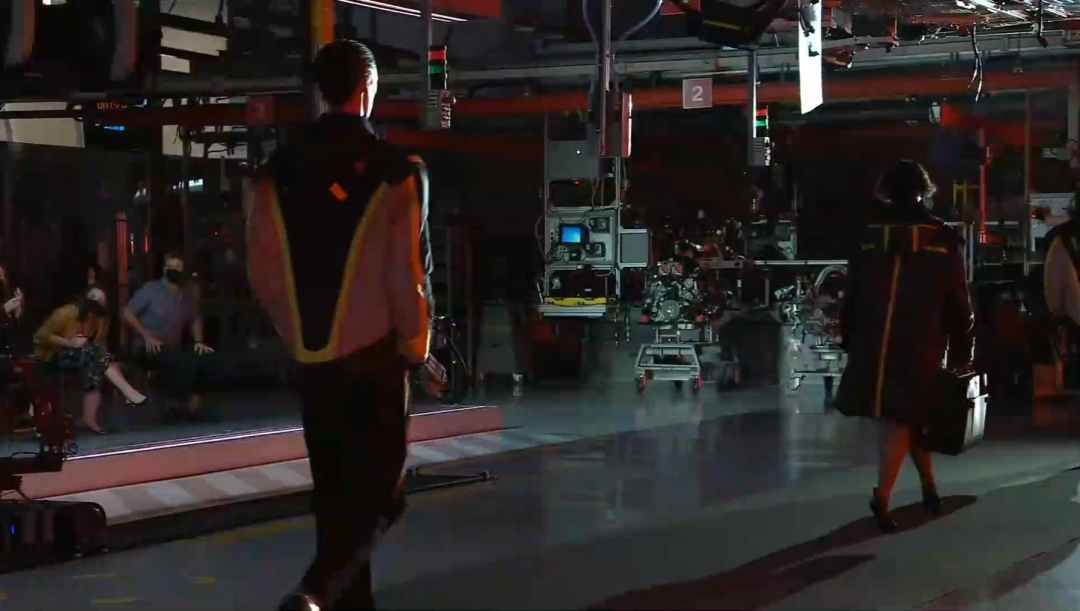 Ferrari法拉利在自家工廠里辦起了工業(yè)風(fēng)和機(jī)械感的時(shí)裝發(fā)布會(huì)活動(dòng)策劃 - 第11張 - 會(huì)展活動(dòng)策劃CCASY.COM Ferrari法拉利在自家工廠里辦起了工業(yè)風(fēng)和機(jī)械感的時(shí)裝發(fā)布會(huì)活動(dòng)策劃 - 第11張