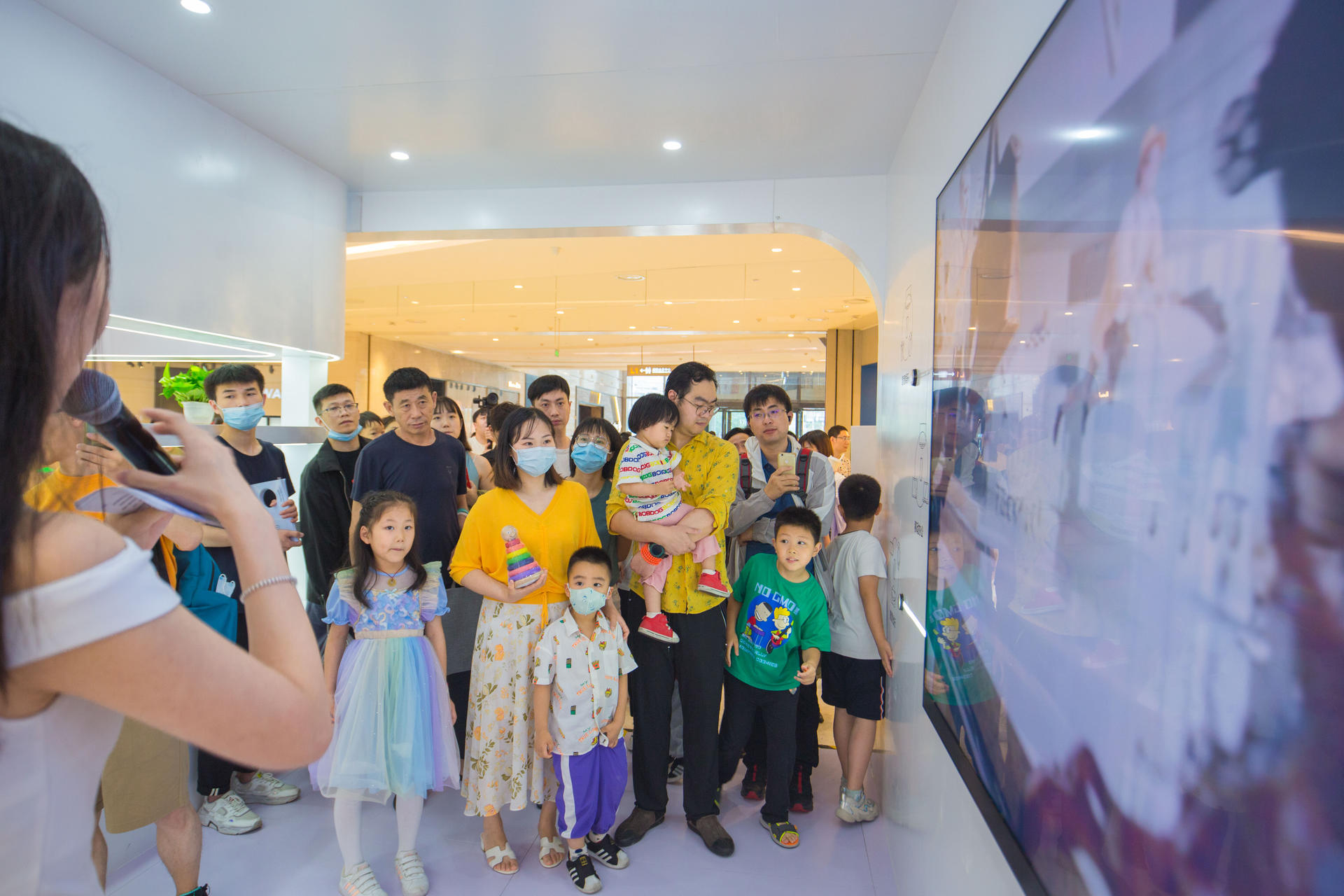 HarmonyOS華為全場景新品快閃店活動(dòng)策劃好多有趣好玩的智慧場景 - 第32張 - 會(huì)展活動(dòng)策劃CCASY.COM HarmonyOS華為全場景新品快閃店活動(dòng)策劃好多有趣好玩的智慧場景 - 第32張