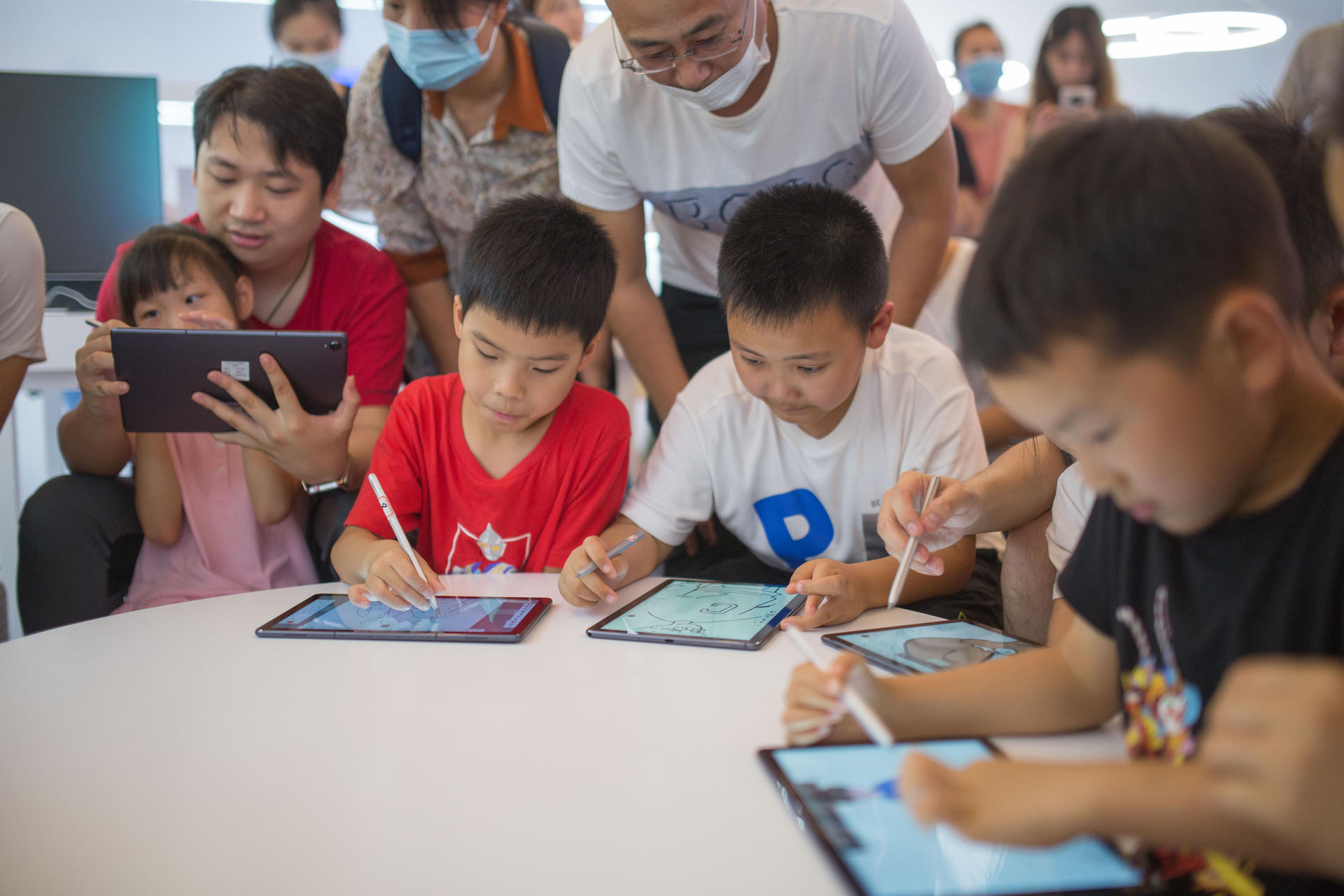 HarmonyOS華為全場景新品快閃店活動(dòng)策劃好多有趣好玩的智慧場景 - 第45張 - 會(huì)展活動(dòng)策劃CCASY.COM HarmonyOS華為全場景新品快閃店活動(dòng)策劃好多有趣好玩的智慧場景 - 第45張