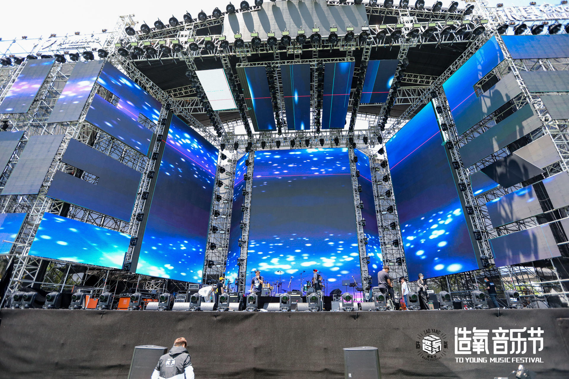 「造氧歸來·燃夏2021」鄭州銀基造氧音樂節(jié)活動策劃酷炫嗨起 - 第21張 - 會展活動策劃CCASY.COM 「造氧歸來·燃夏2021」鄭州銀基造氧音樂節(jié)活動策劃酷炫嗨起 - 第21張